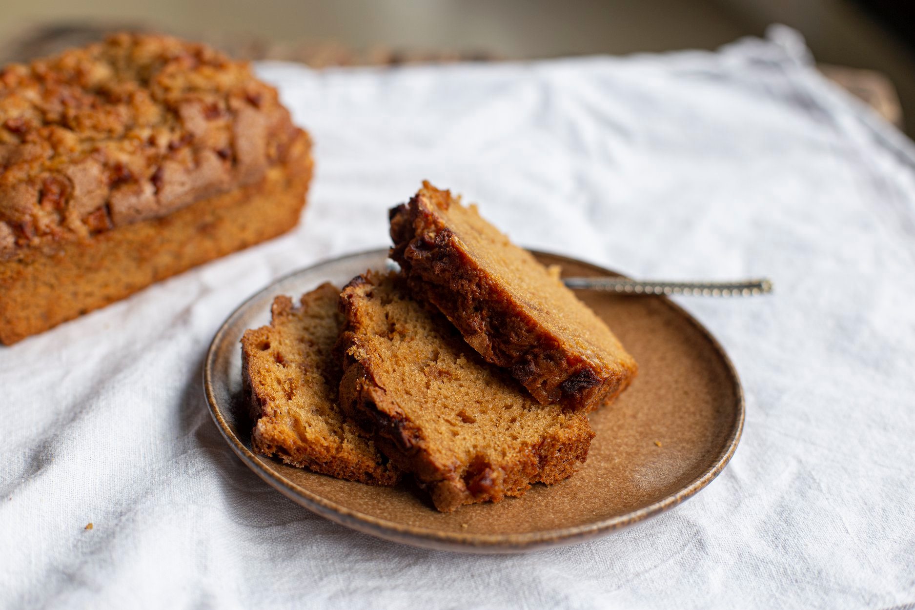 Plakken vers gesneden cake